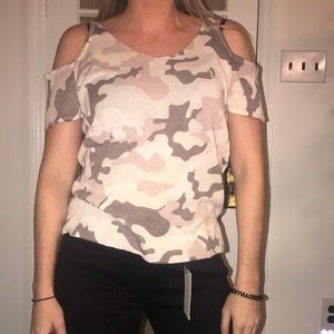 Camo short sleeve top